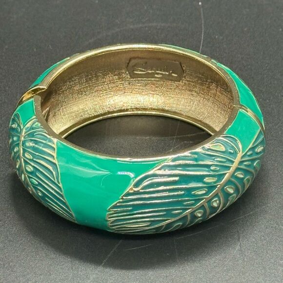 Sequin Neiman Marcus Enamel Green Gold Monstera Leaf Hinged Bangle Bracelet NWOT - Picture 2 of 8